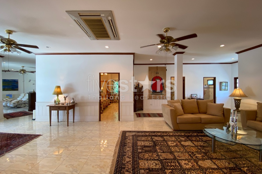 Luxury 6-Bedroom Pool Villa in Hua Hin City Center – Walk to Market Village & the Beach, photo 9