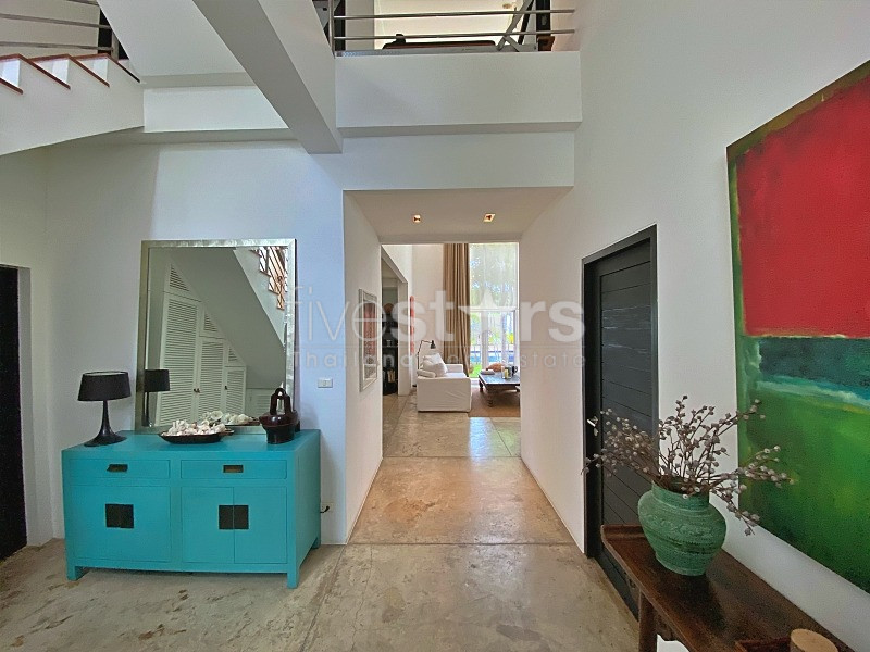 Luxurious 4 Bedroom 2 Storey Villa On Private Residence, photo 7