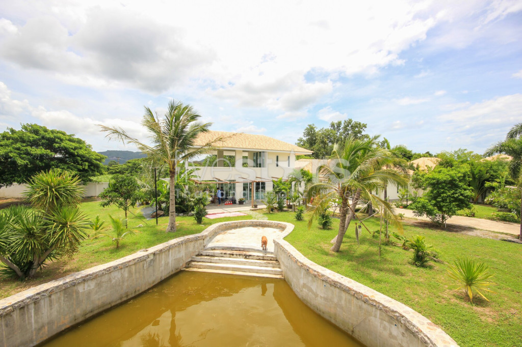 5 Bedroom House On Large Land Plot, photo 7