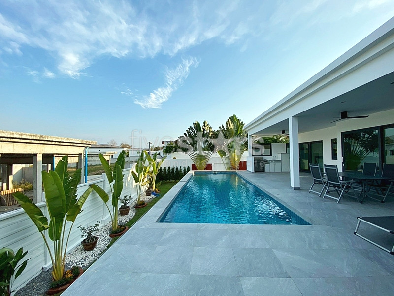 Modern Renovated 2-Bedroom Villa with Tropical Garden in Thap Tai, Hua Hin, photo 6
