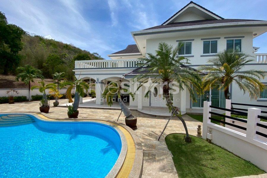 Spacious 6-Bedroom Villa in Khao Tao, Hua Hin – Private Pool, Guest House & Scenic Views, photo 2