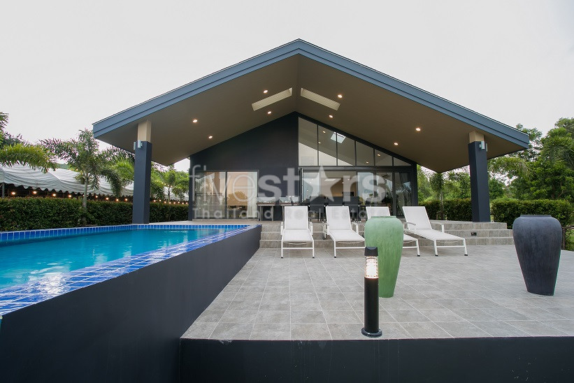 Sanctuary Lakes :  4-Bedroom Luxury Pool Villa in Hua Hin