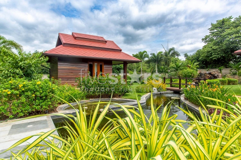 Luxury Hua Hin Estate on 2 Plots with Tropical Garden, Entertainment Sala & Fully Renovated Villa, photo 8