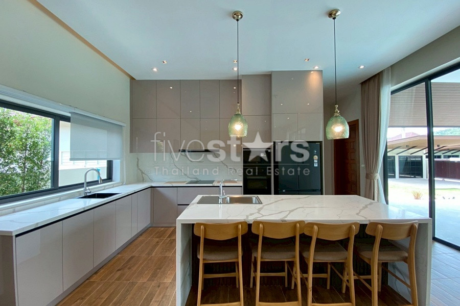 Spacious 3-Bedroom Pool Villa For Sale Near Black Mountain Golf Course, photo 12