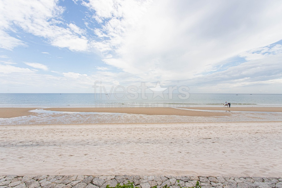 Luxury Beachfront 4-Bedroom Condo with Sea View for Sale at Baan SaenPloen Hua Hin, photo 3