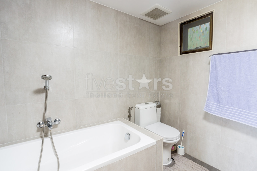Spacious 3-Bedroom Ground Floor Condo with Golf Course View – Palm Hills, photo 5