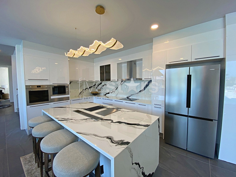 Exquisite Pool Villa Overlooking the Fairways of Palm Hills Golf Club, photo 11