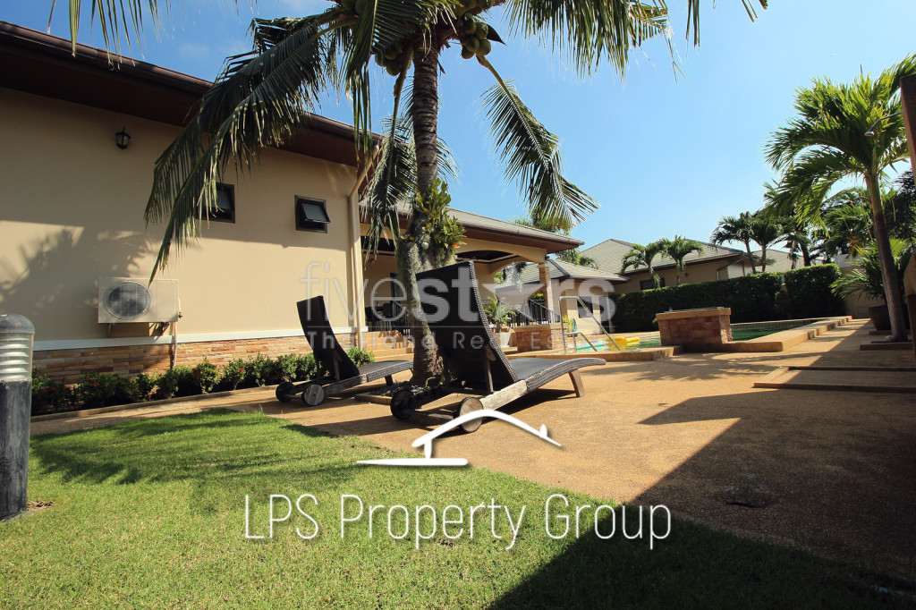 Spacious Holiday Home in Downtown Cha Am For Sale, photo 5