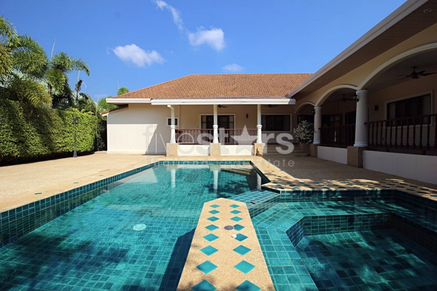🏡 Stuart Park – Soi 126 – Luxury 4-Bedroom Pool Villa for Sale in Hua Hin South