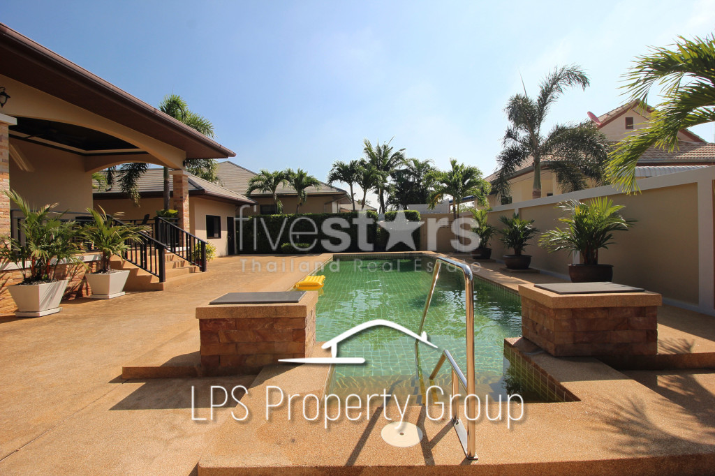 Spacious Holiday Home in Downtown Cha Am For Sale, photo 3