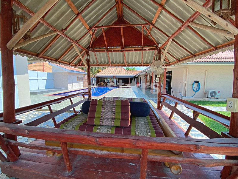 Spacious Pool Villa with Guest House, Pool Bar & Workshop – Fully Renovated on 1,020 SQM Land, photo 5