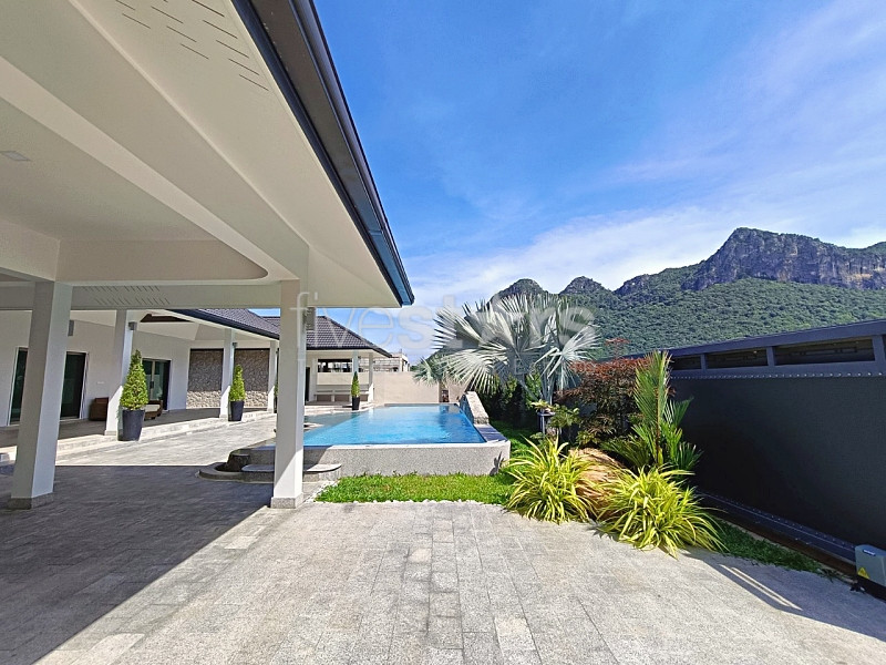 Newly Built 3-Bedroom Pool Villa with Mountain Views Near Dolphin Bay Beach, photo 3