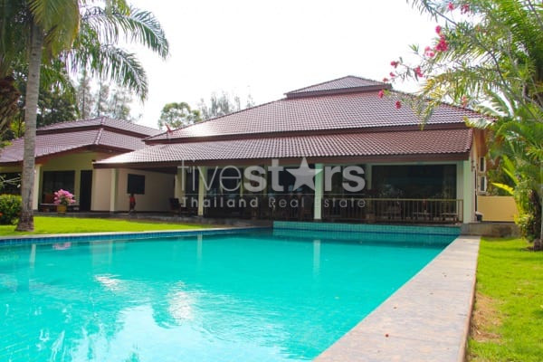 Palm Hills Golf Course : Luxury 4 Bedroom Pool Villa With Maids Quarters