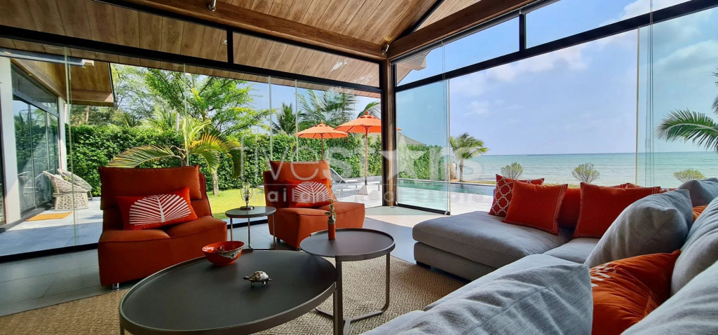 INCREDIBLE DESIGNER VILLA BEACHFRONT, photo 5
