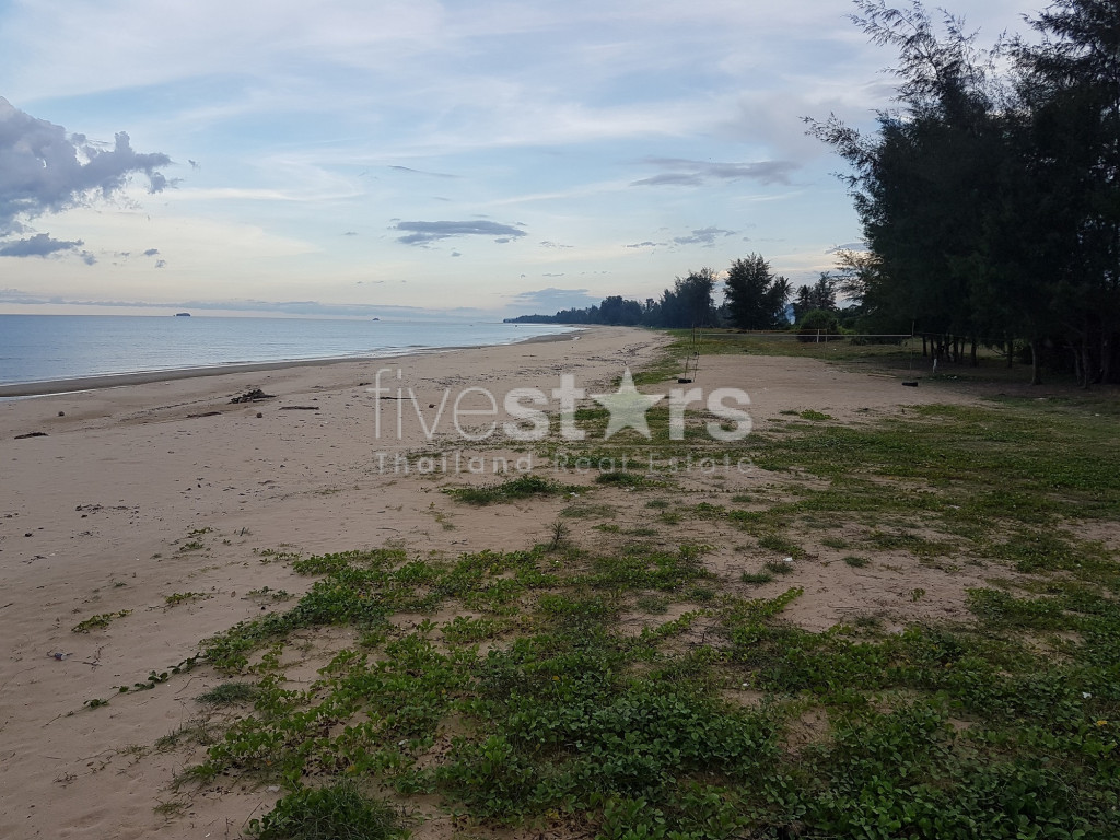 Absolute Beachfront Land in Prachuap Bang Saphan Noi, photo 2