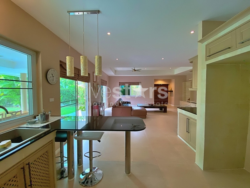 Stunning 3 Bedroom Pool Villa for Sale in Hua Hin with Large Tropical Garden and Guesthouse, photo 13