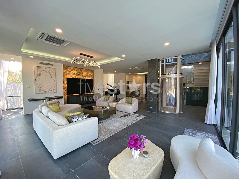 Exquisite Pool Villa Overlooking the Fairways of Palm Hills Golf Club, photo 9