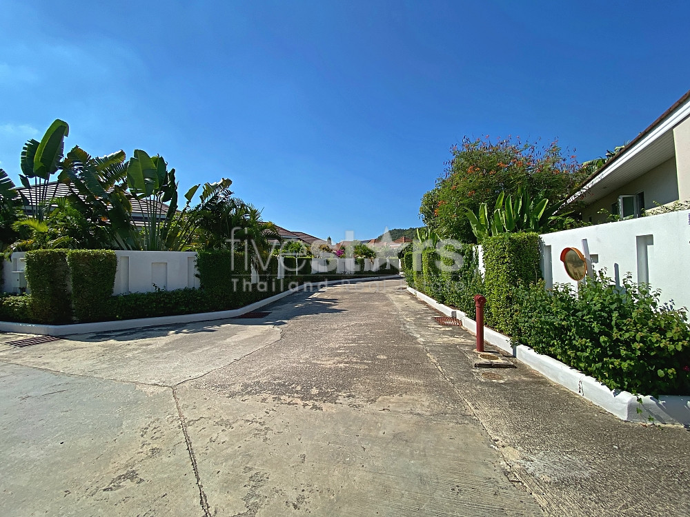 Modern 3 Bed 2 Bath Private Pool Villa For Sale in Woodlands Residence, photo 5