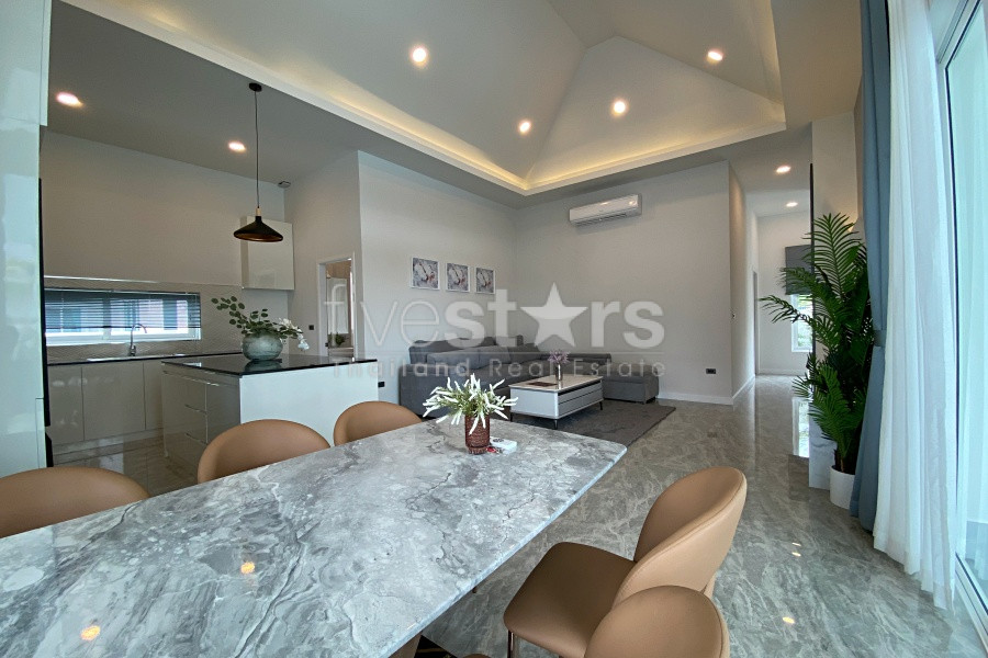 Modern European-Style 4-Bedroom Pool Villa for Sale in Central Hua Hin – Private Guest House Included, photo 9