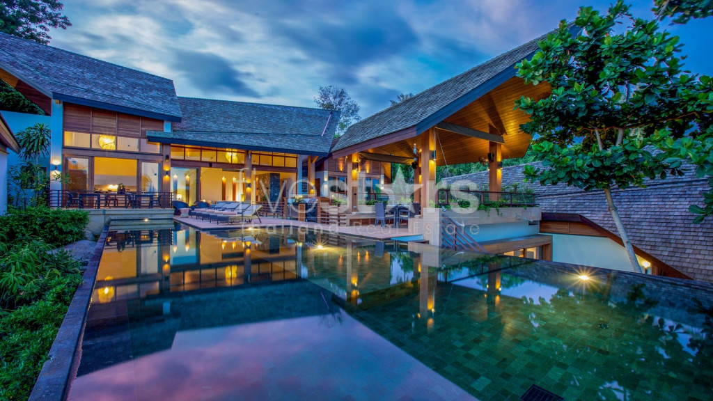 SUPERB BEACHFRONT VILLA IN LAMAI