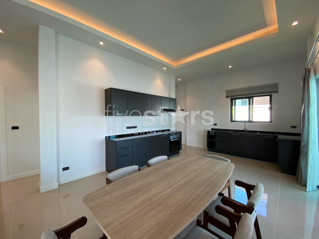 View Till Khao – Modern 3-Bedroom Pool Villa with Rooftop Terrace, photo 9