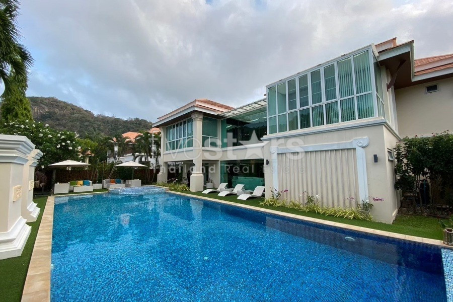 Stunning 5-Bedroom Villa with Mountain Views, Near Sainoi Beach in Hua Hin, photo 3