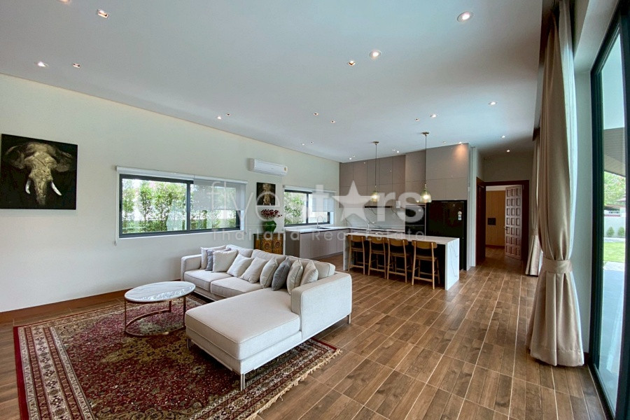 Spacious 3-Bedroom Pool Villa For Sale Near Black Mountain Golf Course, photo 8
