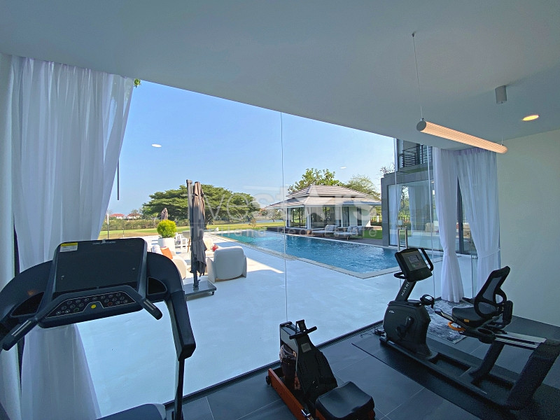 Exquisite Pool Villa Overlooking the Fairways of Palm Hills Golf Club, photo 14