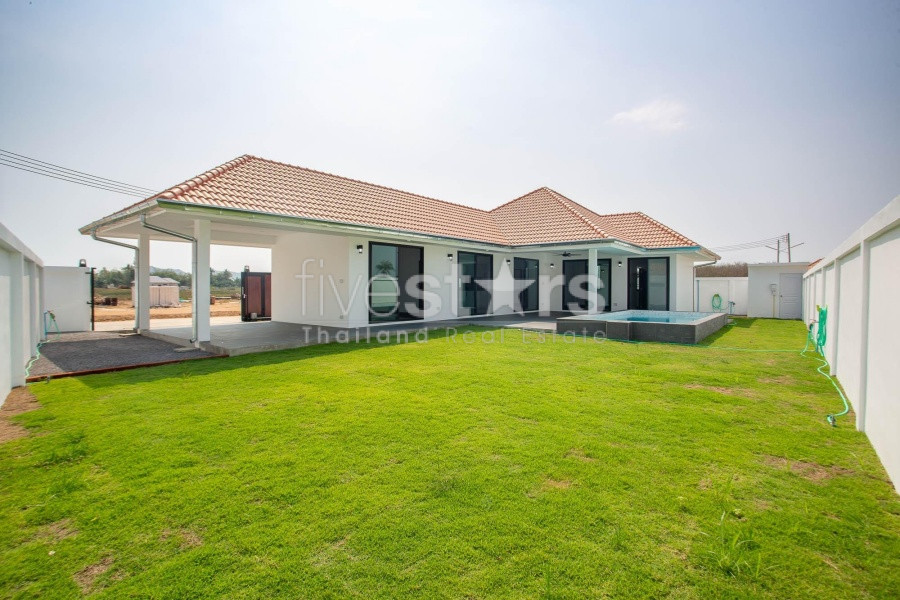 Cozy 3 Bed Pool Villa For Sale in Wang Pong Hua Hin