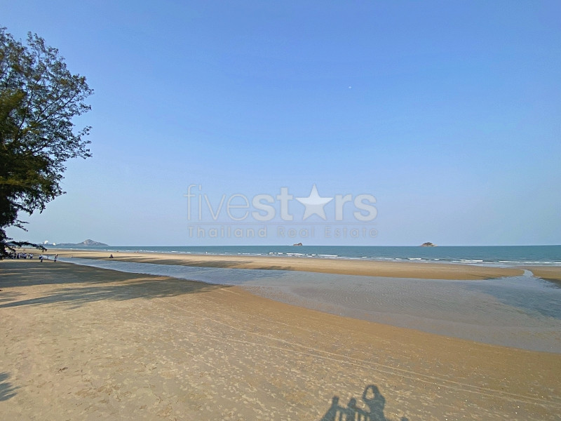 Beachfront Living at Baan Nab Kluen – 2-Bedroom Condo in Khao Tao, photo 4
