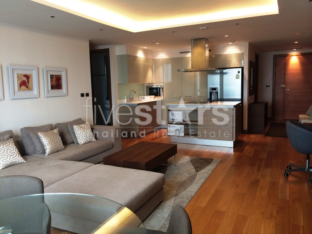 Appartement spacieux de 2 chambres à louer à Ari
