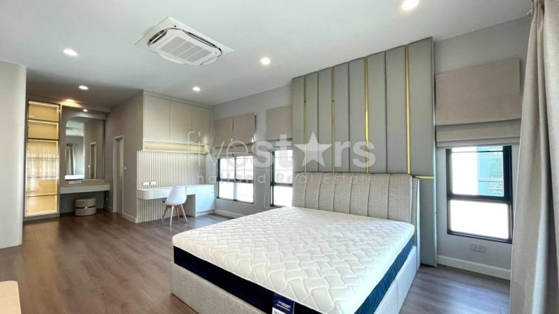 Maison de 4 chambres dans un complexe à louer à Bangna-Suvarnabhumi, photo 9