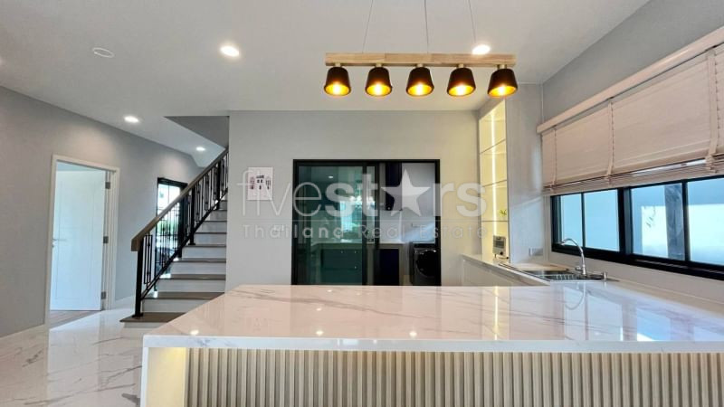 Maison de 4 chambres dans un complexe à louer à Bangna-Suvarnabhumi, photo 5