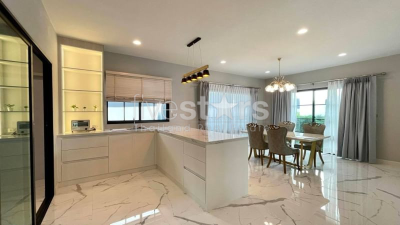 Maison de 4 chambres dans un complexe à louer à Bangna-Suvarnabhumi, photo 7