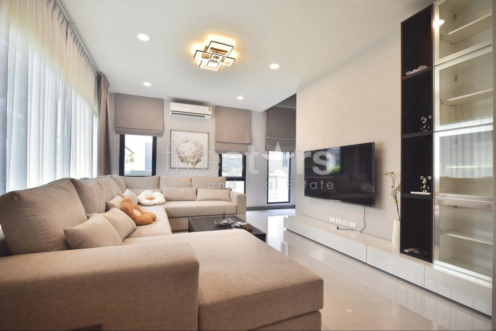 Maison moderne 4 chambres à louer Bangna, photo 3