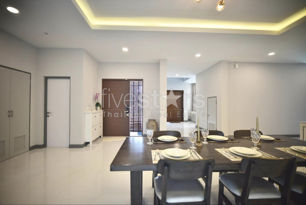 Maison moderne 4 chambres à louer Bangna, photo 6