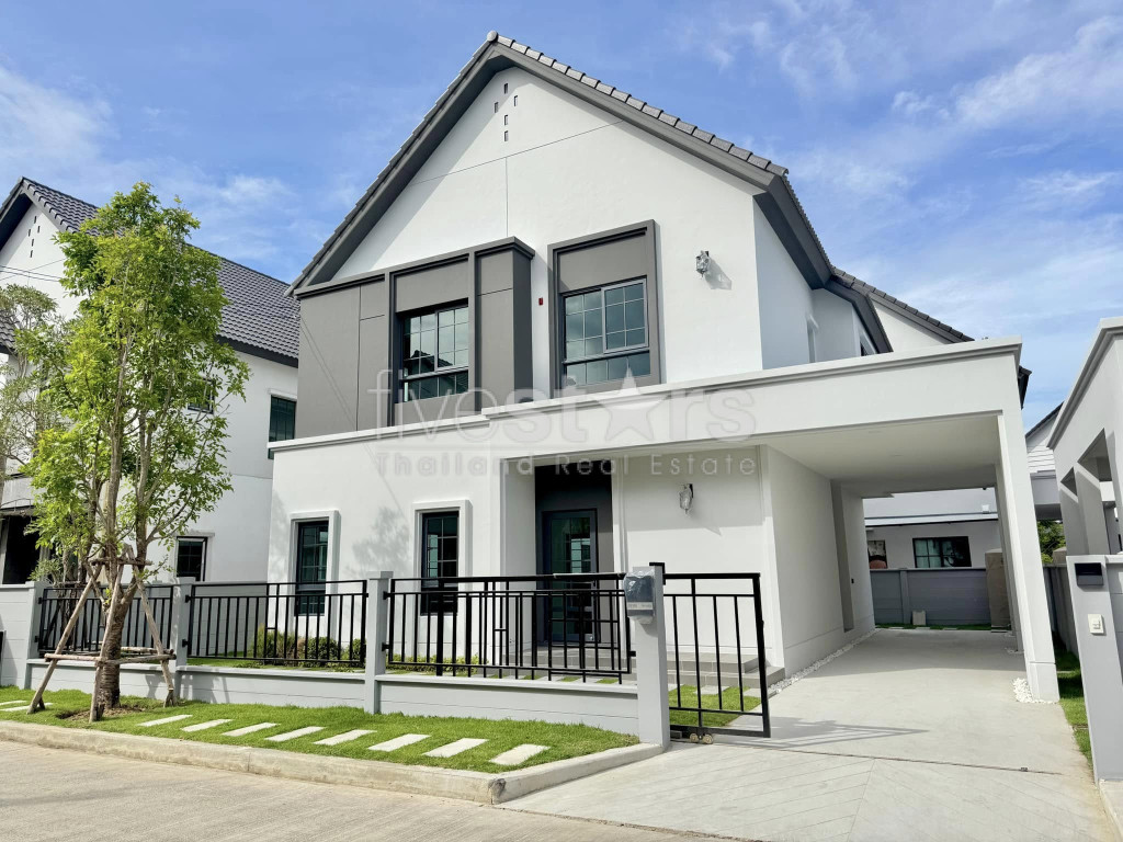 Modern 4-Bedroom House in a Compound for Sale in Bangna