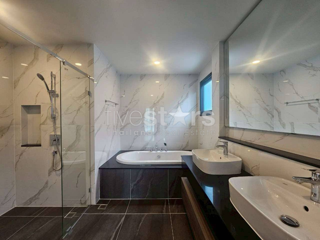 Maison Moderne de 4 Chambres à Louer à Bangna, photo 18
