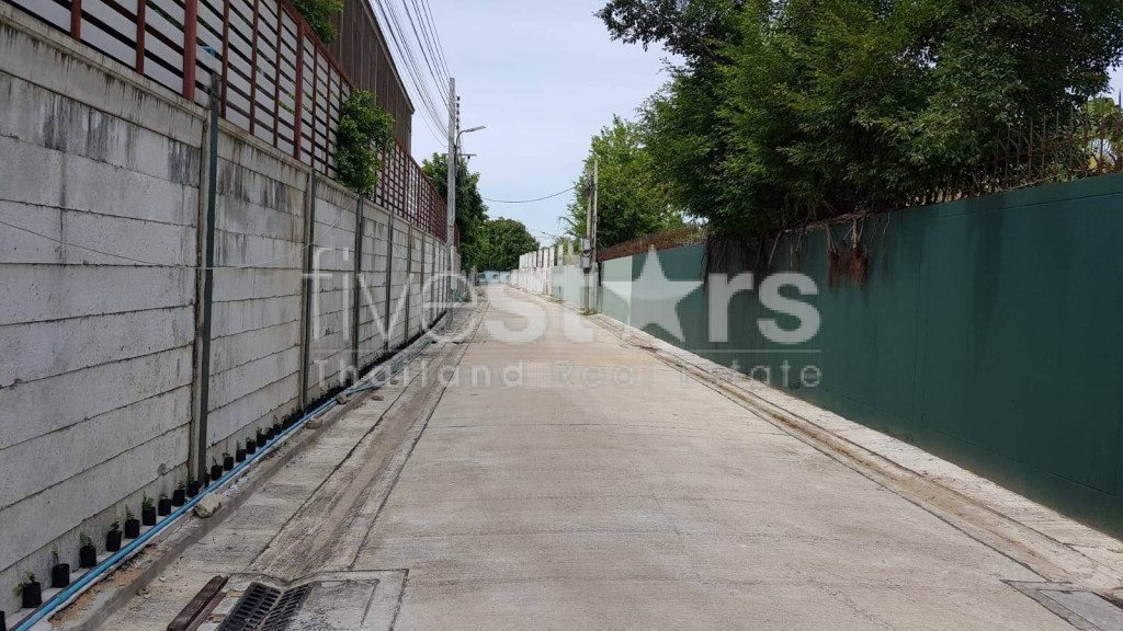 Land for sale on Chaeng Wattana Road, photo 2