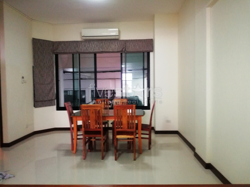 Maison de ville de luxe moderne de 3 chambres dans le quartier composé de Thonglor, photo 4