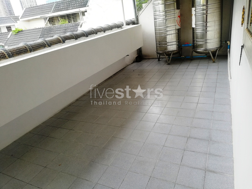 Maison de ville de luxe moderne de 3 chambres dans le quartier composé de Thonglor, photo 17