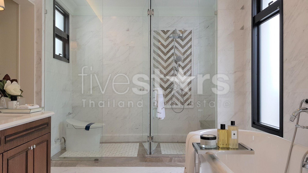 Maison de luxe de 4 chambres dans le complexe Baan Sansiri Pattanakarn, photo 17