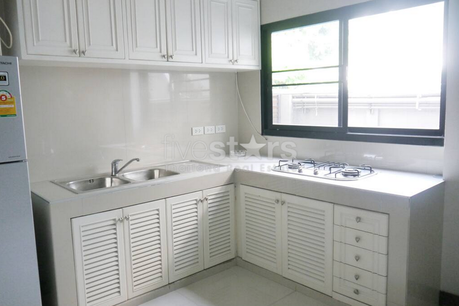 Maison moderne de 3 chambres à louer proche du BTS Thonglor, photo 16