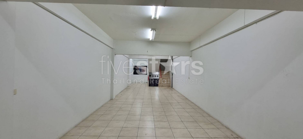Immeuble commercial à vendre à l'intersection de Pratu Nam, photo 8