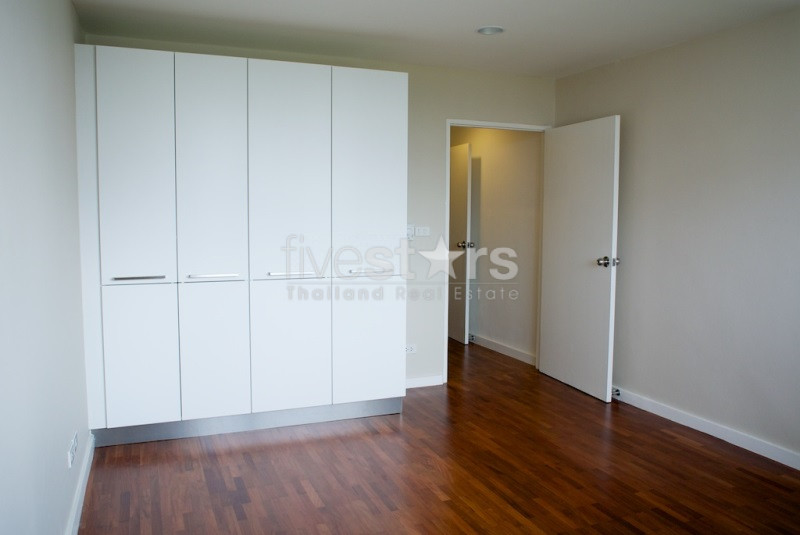 Condo spacieux de 4 chambres à louer sur Ekamai, photo 15