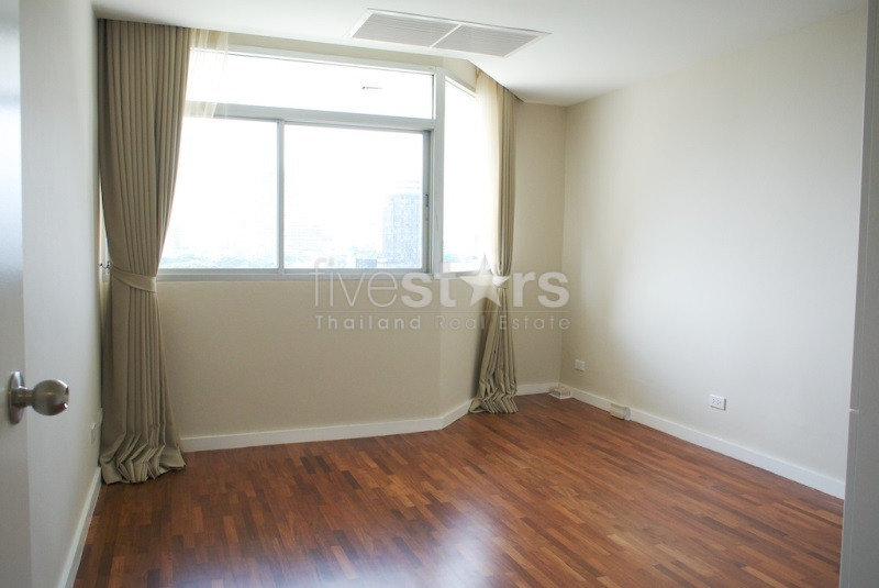 Condo spacieux de 4 chambres à louer sur Ekamai, photo 19