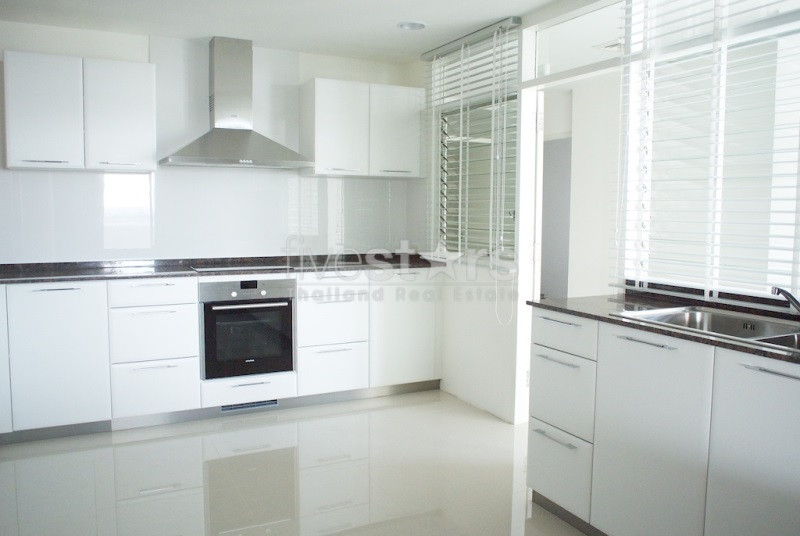Condo spacieux de 4 chambres à louer sur Ekamai, photo 20