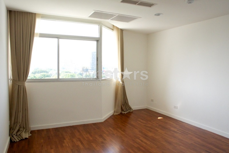 Condo spacieux de 4 chambres à louer sur Ekamai, photo 16