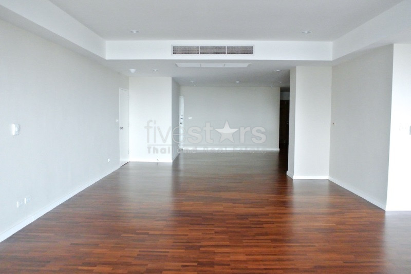Condo spacieux de 4 chambres à louer sur Ekamai, photo 3