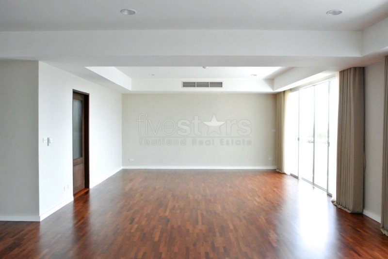 Condo spacieux de 4 chambres à louer sur Ekamai, photo 5